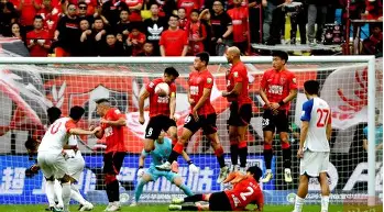 刚刚！国际比赛日成都蓉城再遭质疑北京国安今晚外线爆发，夏洛特黄蜂队长鼓劲备战葡超的简单介绍-趣体育网站