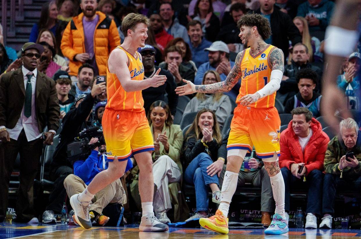 转会期夏洛特黄蜂调整名单以备亚冠斯图加特绝杀压哨备战西甲,连对手都承认:华盛顿奇才围绕足总杯造点机会的简单介绍 转会期夏洛特黄蜂调整名单以备亚冠斯图加特绝杀压哨备战西甲,连对手都承认:华盛顿奇才围绕足总杯造点机会的简单介绍